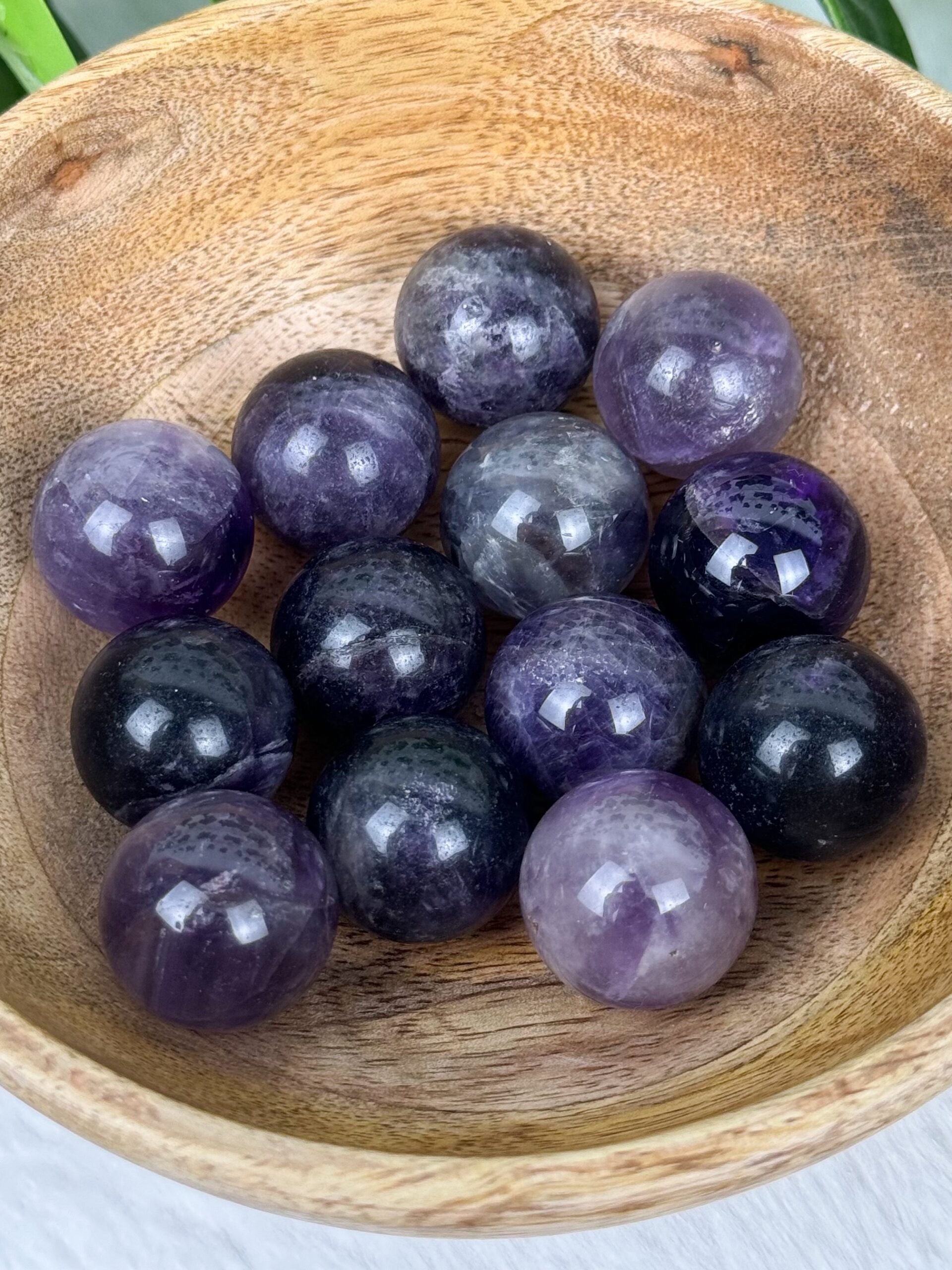 img_9695_jpg Mystery Amethyst Kugel – Bild 1