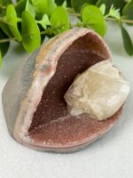 Rote Amethyst Geode mit Calcit Nr. 99 – Bild 2