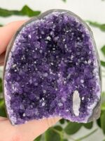 Amethyst Cluster / Cut Base mit Calcit Nr. 66a