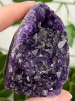 Amethyst Cluster / Cut Base mit Calcit Nr. 43a – Bild 3